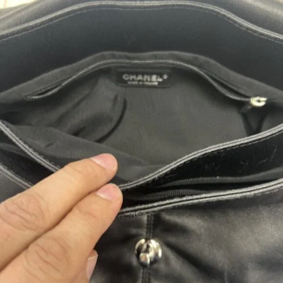 Chanel Lambskin Quilted Large Trianon Messenger Flap black - Picture 14 of 16